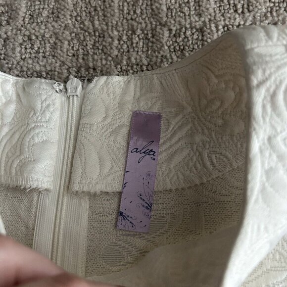 Alya Sleeveless Top Ivory Off White Womens Size Small S Zip Floral Brocade - Picture 4 of 9